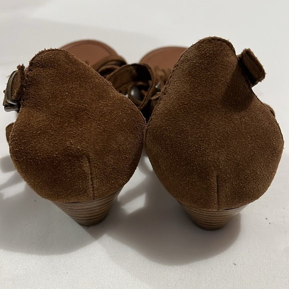 Minnetonka Fringe Sandals - Picture 4 of 8